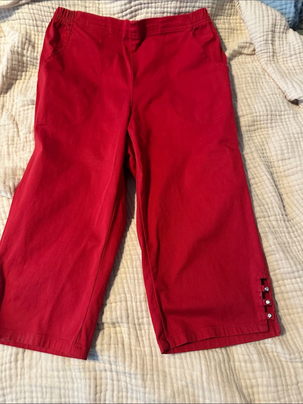 croft & barrow Red Pull-On Capri Pants with Side Button Detail